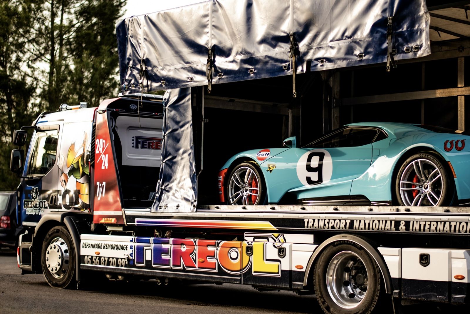 Une Ford GT Gulf sous bonne garde